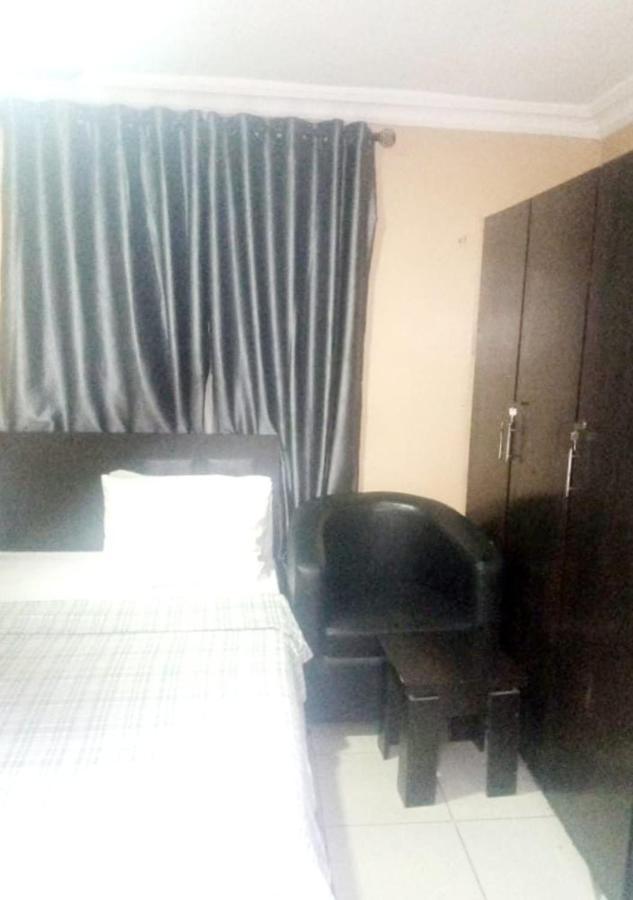 Staycation Suites And Apartment Lagos Exterior foto